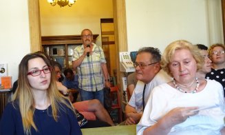 “Lumea bună” a literaturii din Cluj, la lansarea de carte a lui Alice Micu