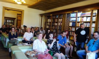 “Lumea bună” a literaturii din Cluj, la lansarea de carte a lui Alice Micu