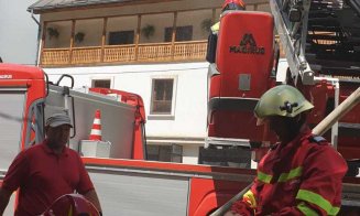 O celebră mănăstire din Ardeal, în flăcări. pompierii intervin acum