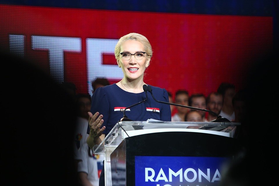 Prima femeie intrată în cursa pentru Cotroceni: "Pentru fiica unor oameni simpli din Cluj este o responsabilitate extraordinară"