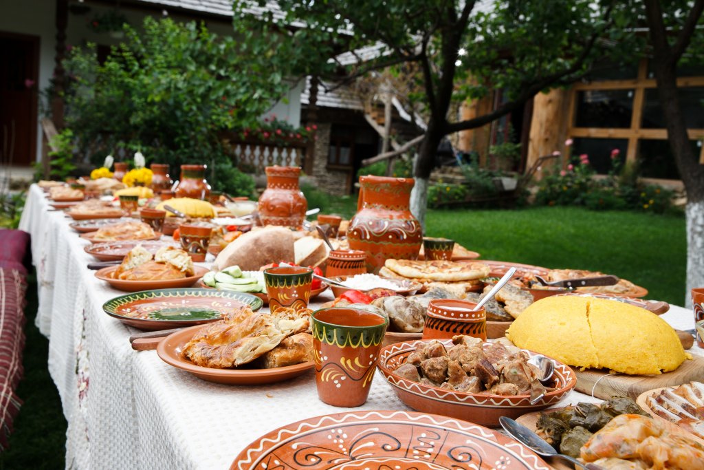Idee de afacere, lansată la Cluj: catering ţărănesc pentru nunţi, botezuri şi  înmormântări