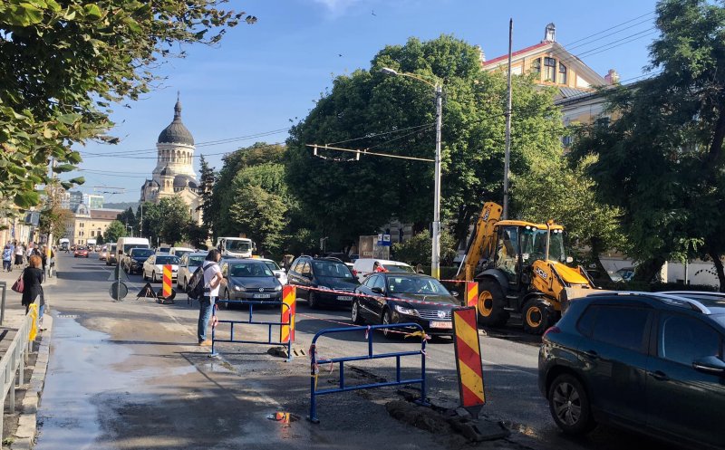 Bară la bară, în centru! Două străzi închise și o avarie au dat traficul peste cap