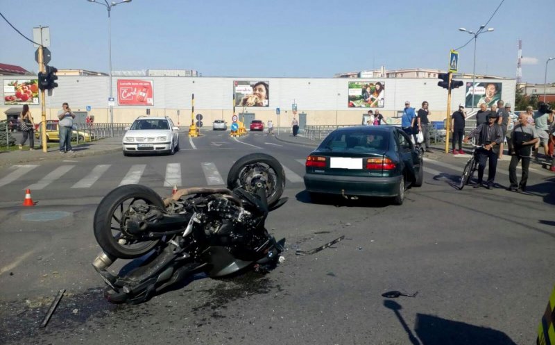 Motociclist, proiectat 10 metri în urma impactului. VIDEO cu momentul accidentului din Mărăști