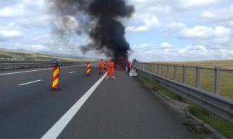 Incendiu pe autostradă. O mașină s-a făcut scrum