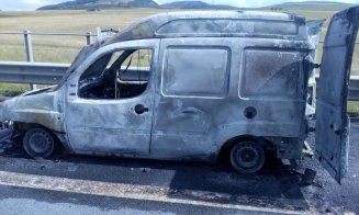 Incendiu pe autostradă. O mașină s-a făcut scrum