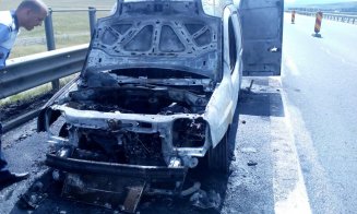 Incendiu pe autostradă. O mașină s-a făcut scrum