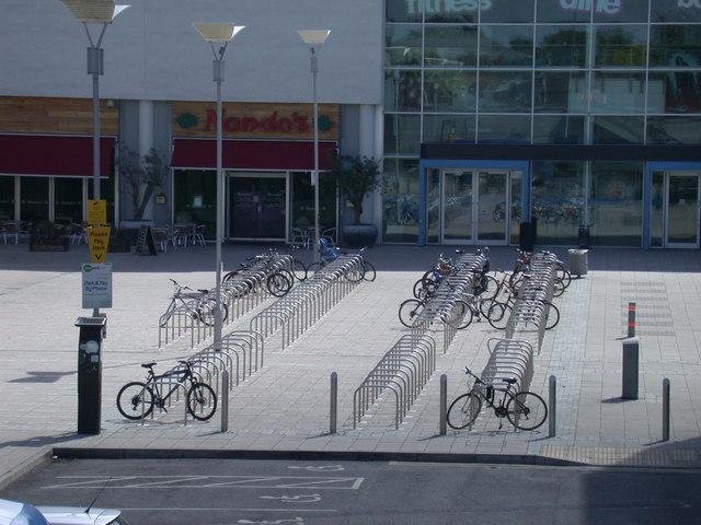Parcări de biciclete în parking-urile din Cluj. Cicliștii: "Binevenit, dar simbolic!"