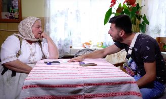 Bunica din Cluj, ce-i îndemna pe tineri la vot la europarlamentare, revine într-un clip despre Untold
