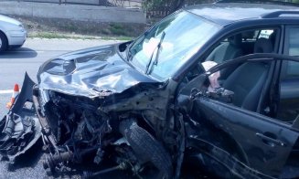 Cinci persoane la spital, între care 2 copii, după un accident între un autotren și 3 mașini / Se circulă alternativ