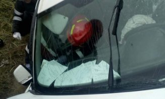 Accident pe Muncii, şoferul blocat în maşină