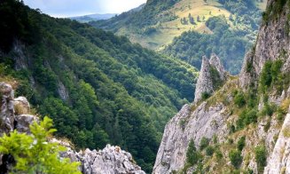 Destinație de weekend, la doi pași de Cluj. Labirintul de apă și stâncă, un adevărat parc de aventură natural