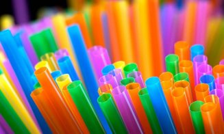Un hypermarket anunță că scoate complet de la vânzare produsele de plastic de unică folosinţă