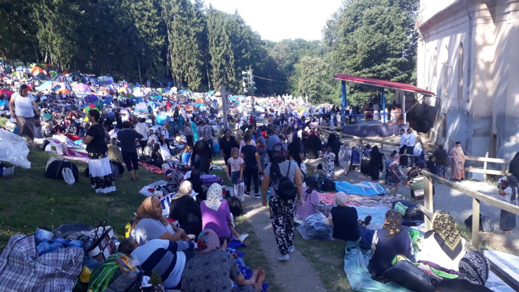 Pelerinaj la Nicula. Peste 15.000 de oameni au venit să se roage la icoana Maicii Domnului