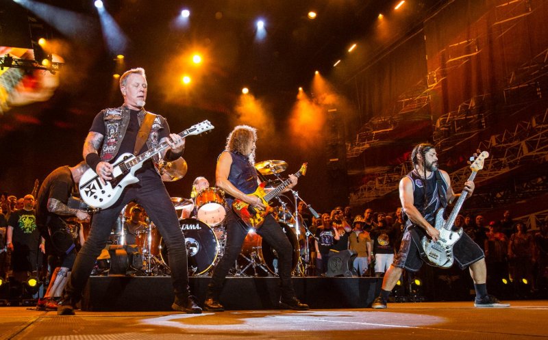 Metallica în România. A donat bani pentru spitalul de oncologie pediatrică şi a cântat o piesă de la Iris