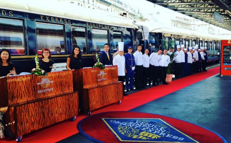 Luxosul Orient Expres a oprit la Cluj. Cum arată trenul