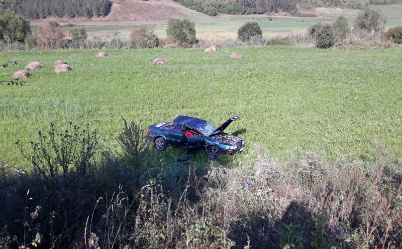 Accident Cluj: Trei răniți, după ce mașina a plonjat în câmp și s-a dat peste cap