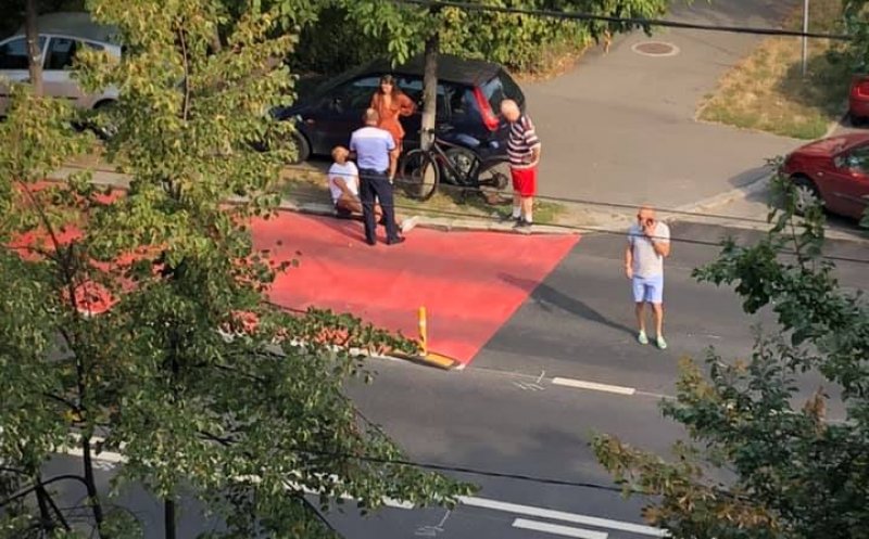 Biciclist lovit pe Titulescu. Șoferul, de aproape 70 de ani, nu s-a asigurat la viraj