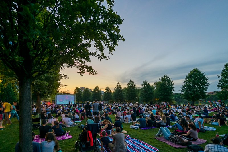 Nu rata ultimele proiecții Movie Nights din acest sezon! „Foxtrot” și „De ce eu?”, în Iulius Parc
