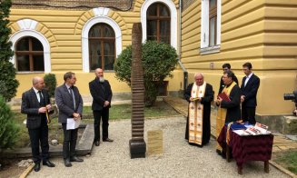 Universitatea Babeș-Bolyai a inaugurat o statuie făcută din andezit de Ilva