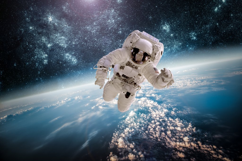 NASA vrea să trimită prima femeie pe Lună în următorii cinci ani
