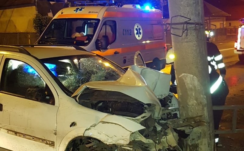 Accident pe Traian Vuia. Un șofer s-a izbit de un stâlp. UPDATE: Șoferul era beat