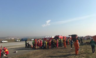 Intervenție de amploare la aeroportul din Cluj. Cum se intervine când o aeronavă se rupe în două și ia foc