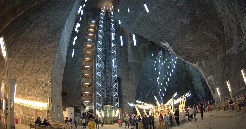 Italienii, despre parcul de distracții din Salina Turda: „Unul dintre cele mai incredibile din lume”