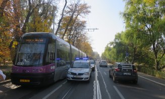 Circulaţia tramvaielor, blocată de o maşină defectă