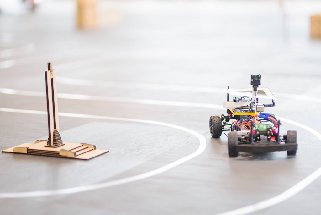 Experții Bosch predau conducerea autonomă la Universitatea Tehnică