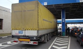 Cozi imense la graniţa cu Ungaria. Transportatorii amenință cu blocarea vămilor
