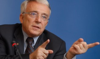 Isărescu, despre economia României: "Situaţia este albastră, dar controlabilă"