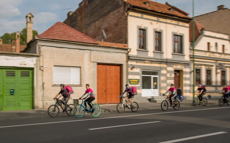 Curierii pe biciclete ai Clujului se extind în tot Ardealul