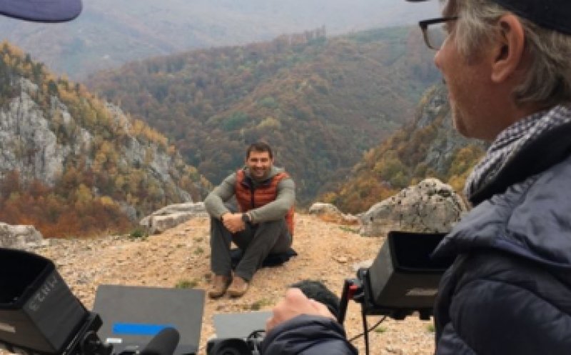 Echipa Netflix, agresată de tăietorii de lemne din Valea Cernei. Jurnaliştii, ”sechestraţi” în pădure