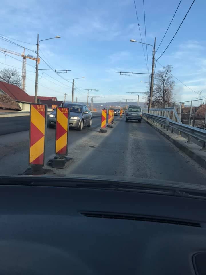 Din nou pe patru benzi pe Podul Fabricii. “De luni cred că se dă drumul”