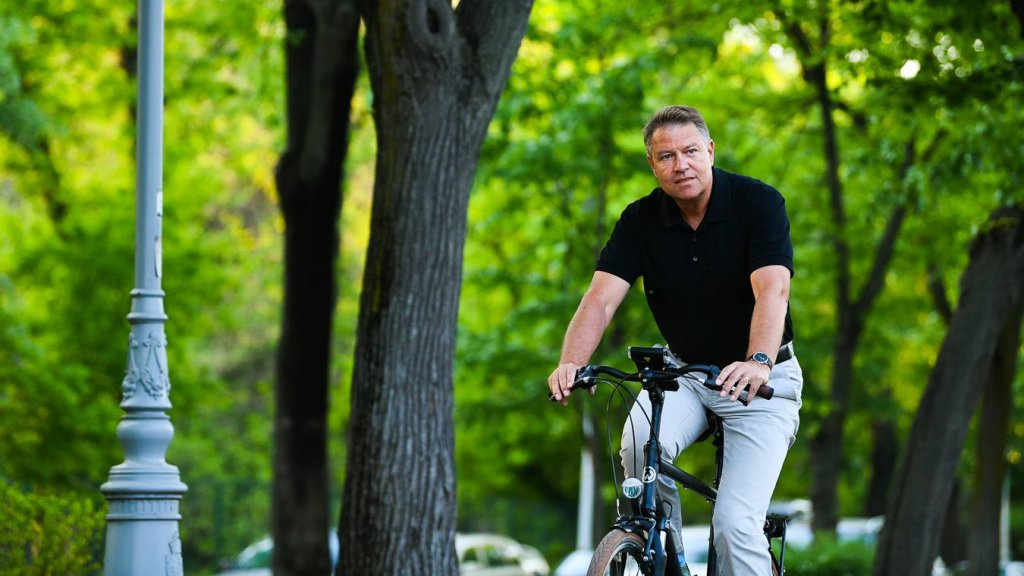"L-am cunoscut pe Klaus Iohannis în anul 1999". Amintirile unui inspector școlar, despre profesorul Iohannis