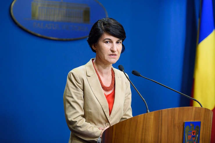 Ministrul Muncii, Violeta Alexandru, dă asigurări românilor: Nu vom tăia pensiile, nu vom tăia salariile. Să oprim manipularea