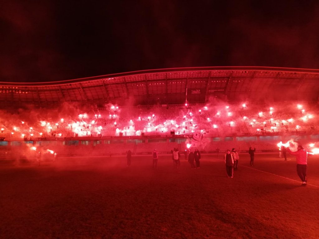 Suporterii Universității Cluj, spectacol cu torțe cu ocazia Centenarului clubului