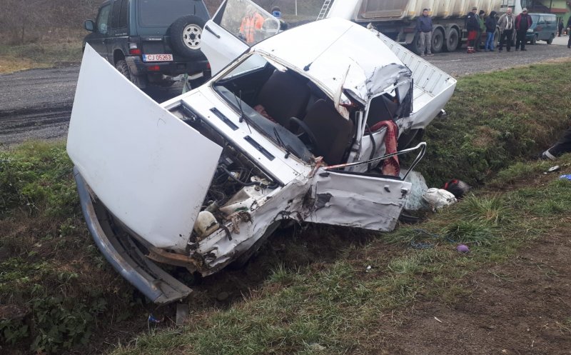 Accident MORTAL lângă Cluj. S-a solicitat elicopter SMURD/Două dintre victime au murit. Femeia era însărcinată