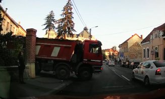 Șofer ghinionist, pieton cu noroc! La un pas de tragedie în centrul Clujului