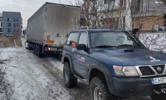 Camion blocat pe un drum înzăpezit din Zorilor. Au intervenit voluntarii CERT Transilvania