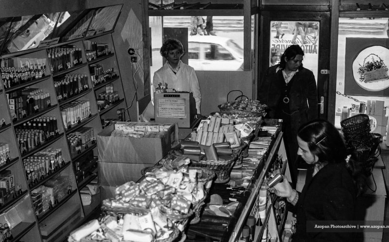 Săpun Vis, parfum Faun. Parfumerie cu autoservire în centrul Clujului, la finele anilor '70