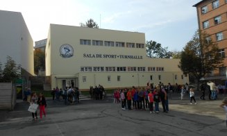 Sala de sport de la Colegiul G. Coșbuc, reparată din bani publici. Primăria vrea să recupereze ulterior prejudiciul, de la constructor