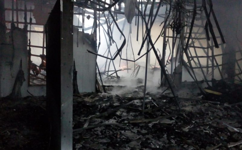 Sala de evenimente de 400 de persoane, care s-a făcut scrum sâmbătă, fără autorizație de securitate la incendiu