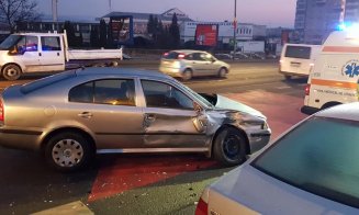 Accident cu autobuz pe Calea Florești. Un copil și un bărbat, transportați la spital