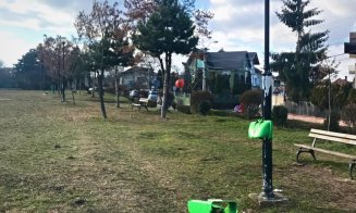 Parcul de pe Cetățuie, vandalizat. S-au ”distrat” punând petarde în coșurile de gunoi