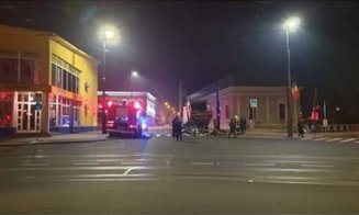 Flăcări și fum pe o stradă din centrul Clujului. A luat foc gunoiul dintr-o mașină de colectat deșeuri