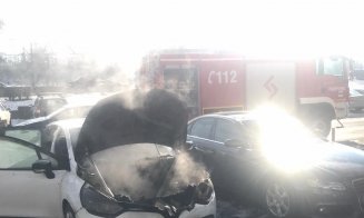 O mașină a luat foc într-o parcare din Grigorescu