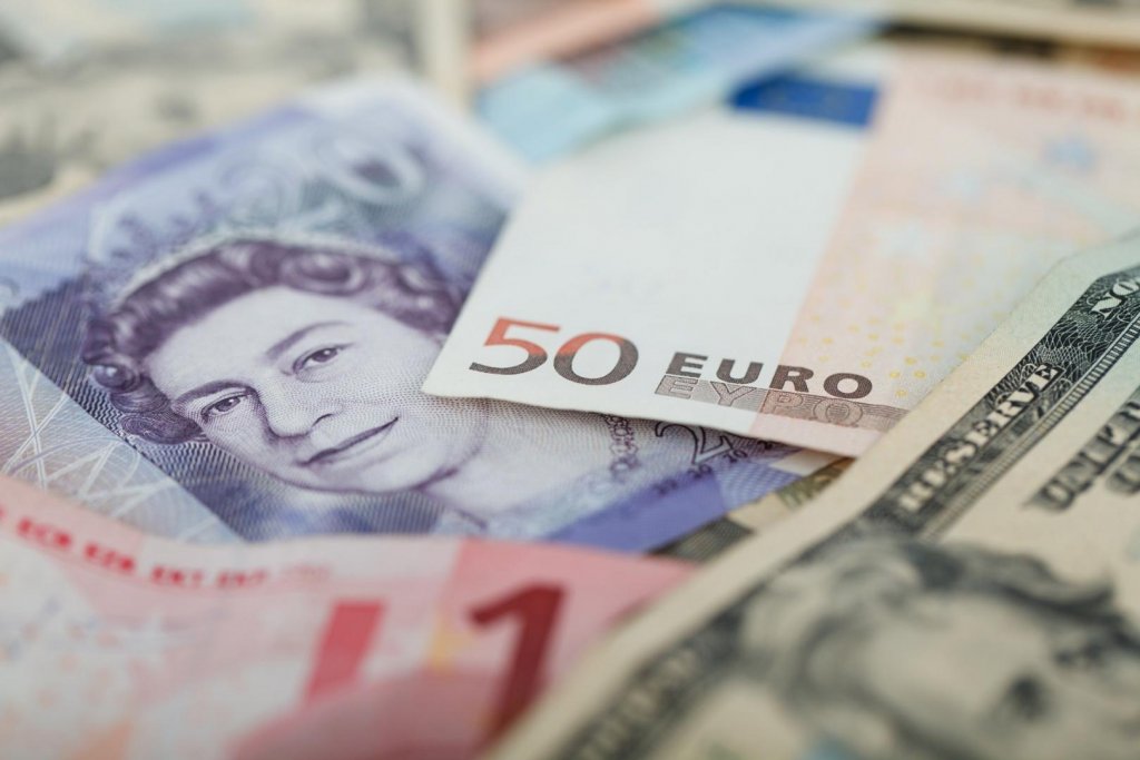 Euro urcă spre 4,78 lei. Preţul aurului, la un nou record