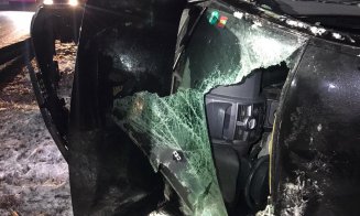Accident pe Apahida-Vâlcele. O mașină a ajuns cu roțile-n sus după ce a fost acroșată de un TIR
