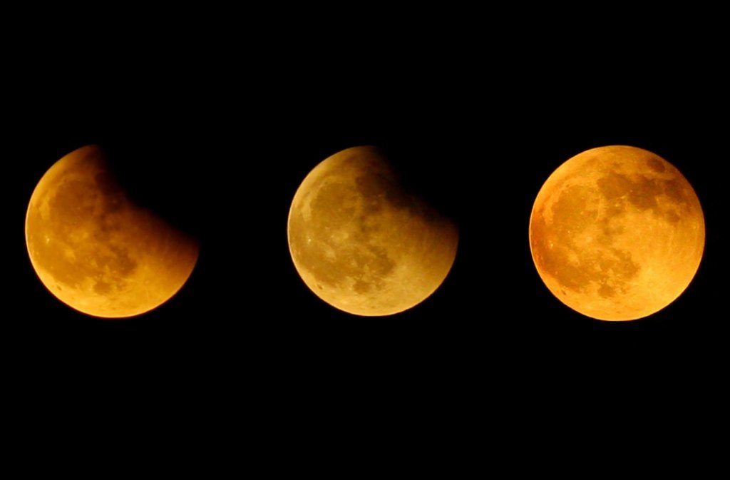 Eclipsă de Lună, în noaptea de vineri spre sâmbătă. Este vizibilă şi din România